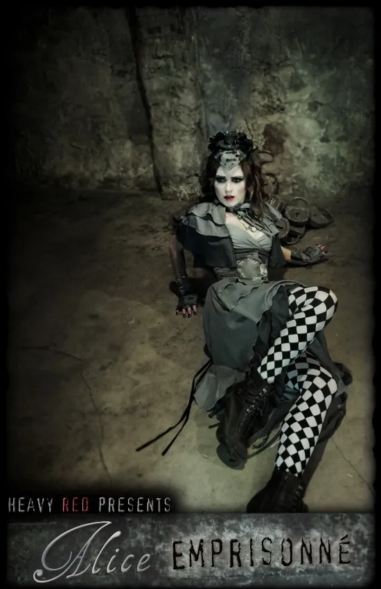 Alice Emprisonne - Alice In Wonderland Dress & Cape