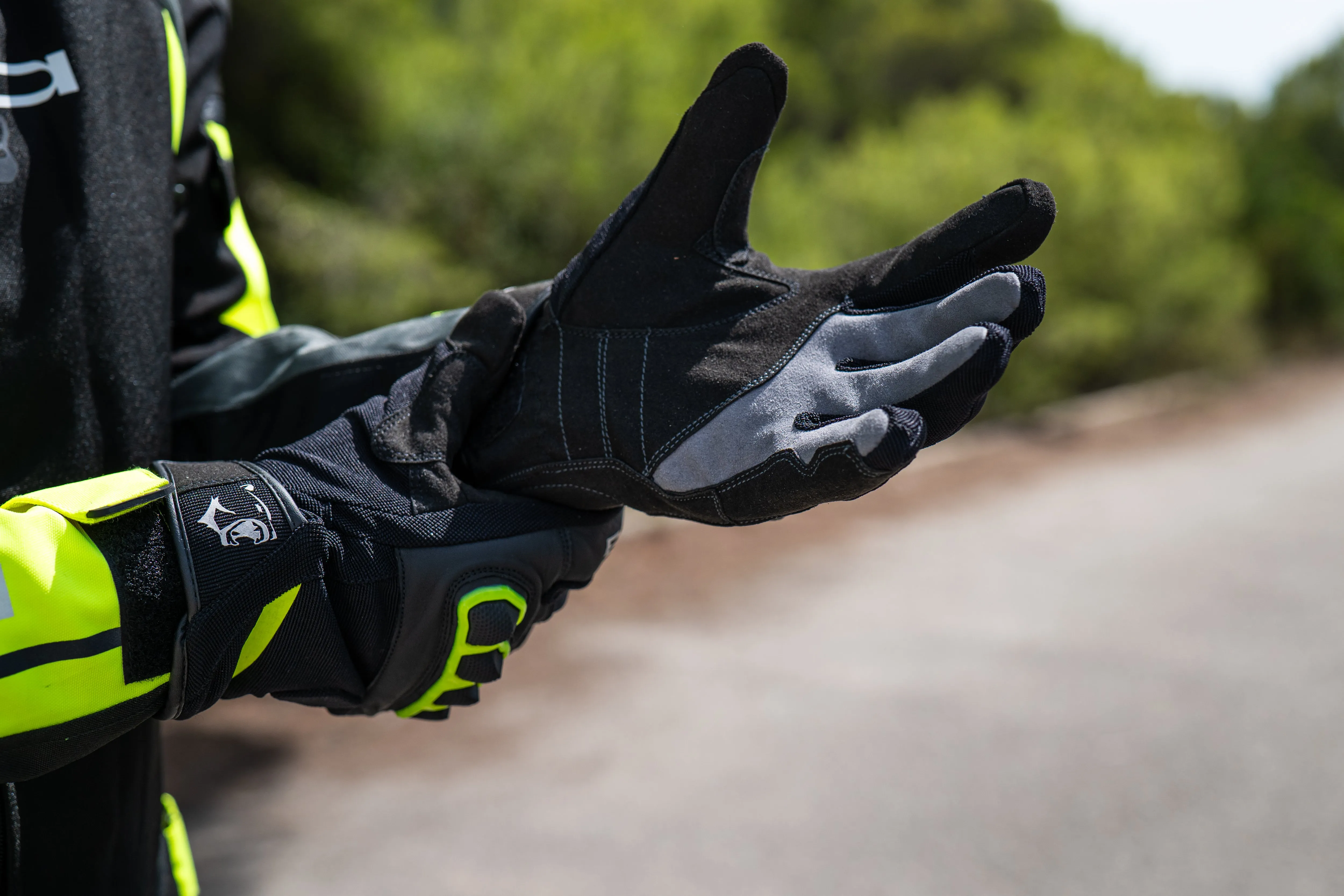 BELA Twix Motorcyle Gloves Black Red